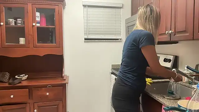 prettyykitty22 online show from 11/03/25, 12:35