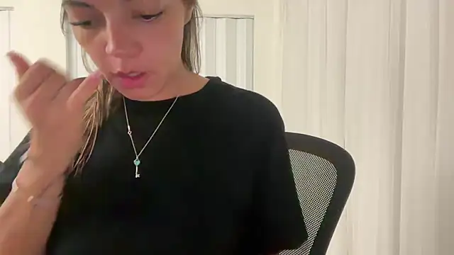 prettyykitty22 online show from 05/04/26, 03:13