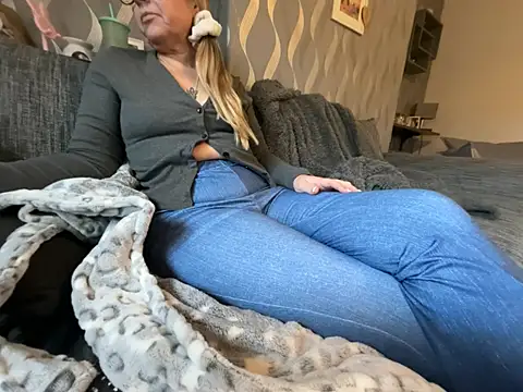 Anastasia-BlondeXX online show from 02/11/26, 09:03