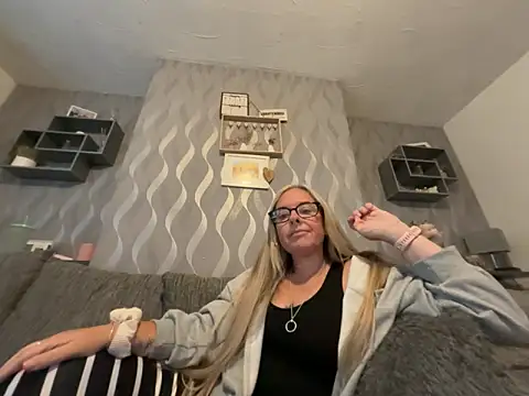 Anastasia-BlondeXX online show from 06/17/26, 10:39