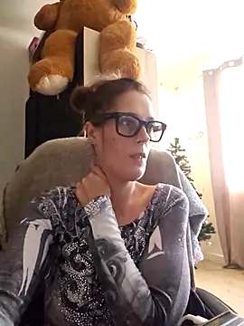 Mila Luciphya online show from 12/05/25, 02:14