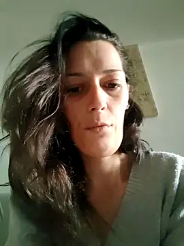 Mila Luciphya online show from 12/18/25, 09:04