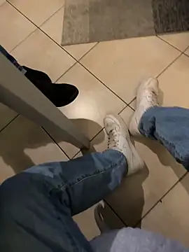 Snapshot of Manu97k chatting on 10/24/25, 05:20 Manu97k online show from 10/24/25, 05:20