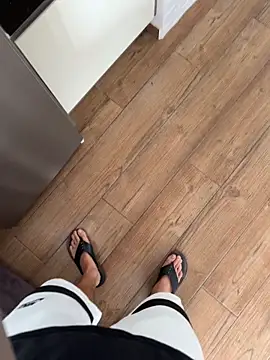 Snapshot of Manu97k chatting on 12/18/25, 03:29 Manu97k online show from 12/18/25, 03:29