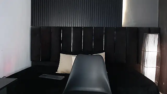 Snapshot of Dominic_ghost chatting on 09/15/25, 10:54 Dominic ghost online show from 09/15/25, 10:54