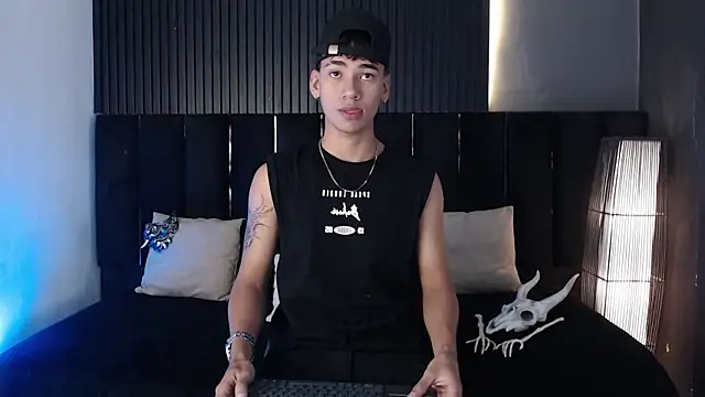 Snapshot of Dominic_ghost chatting on 10/30/25, 03:41 Dominic ghost online show from 10/30/25, 03:41