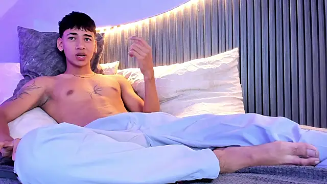 Snapshot of Dominic_ghost chatting on 11/08/25, 02:56 Dominic ghost online show from 11/08/25, 02:56