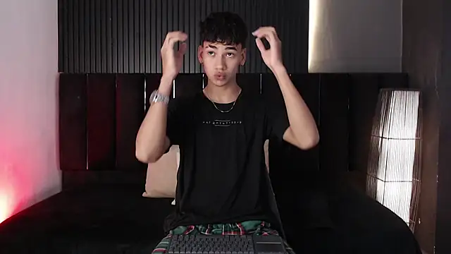 Snapshot of Dominic_ghost chatting on 11/13/25, 03:38 Dominic ghost online show from 11/13/25, 03:38