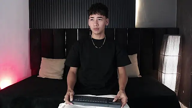 Snapshot of Dominic_ghost chatting on 11/25/25, 11:05 Dominic ghost online show from 11/25/25, 11:05