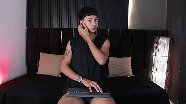 Snapshot of Dominic_ghost chatting on 11/28/25, 11:07 Dominic ghost online show from 11/28/25, 11:07