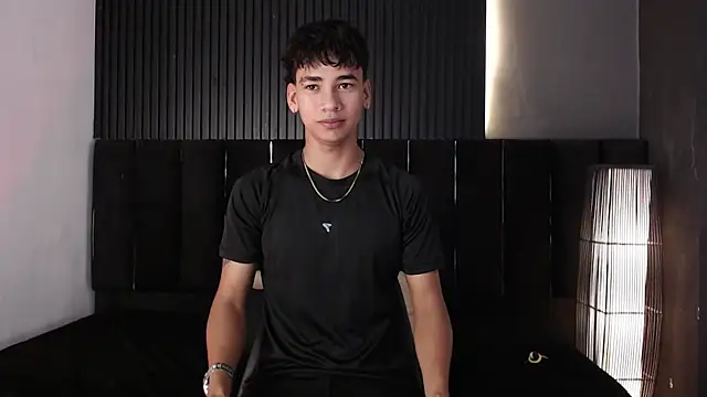 Snapshot of Dominic_ghost chatting on 12/15/25, 02:05 Dominic ghost online show from 12/15/25, 02:05