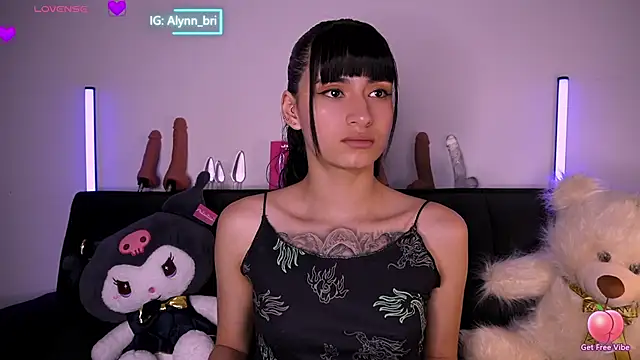 Snapshot of Alynn_Bri_ chatting on 03/02/26, 02:58 Alynn Bri online show from 03/02/26, 02:58
