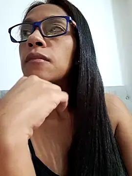 sarah garcia  online show from 06/06/26, 05:56