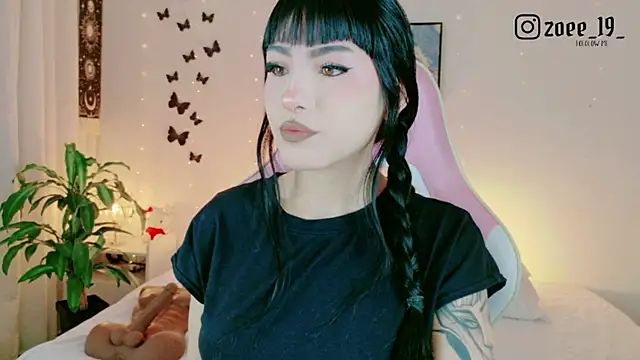 cuteezoe online show from 05/18/26, 04:29
