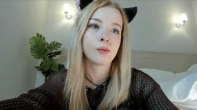 Snapshot of Nana_Wilson chatting on 10/06/25, 04:10 Nana Wilson online show from 10/06/25, 04:10