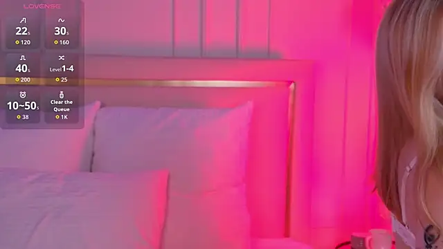 Snapshot of VelvetHell chatting on 10/05/25, 03:38 VelvetHell online show from 10/05/25, 03:38