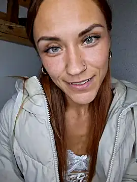 Snapshot of SlimBellaa chatting on 09/30/25, 09:31 SlimBellaa online show from 09/30/25, 09:31