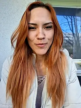 Snapshot of SlimBellaa chatting on 12/16/25, 10:42 SlimBellaa online show from 12/16/25, 10:42