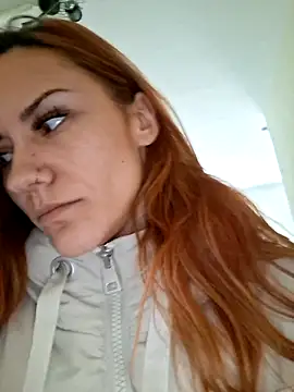 Snapshot of SlimBellaa chatting on 12/17/25, 09:48 SlimBellaa online show from 12/17/25, 09:48