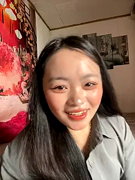 Julia-Elsa online show from 10/07/25, 04:20