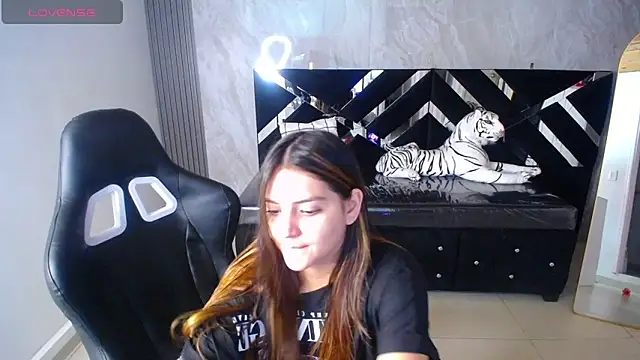 Snapshot of emily_cooper_t chatting on 09/17/25, 03:08 emily cooper t online show from 09/17/25, 03:08