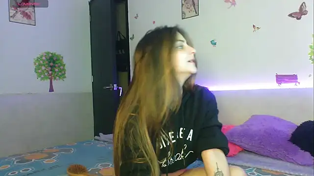 Snapshot of emily_cooper_t chatting on 09/30/25, 03:00 emily cooper t online show from 09/30/25, 03:00