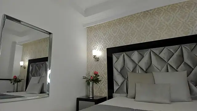 Snapshot of Layla_Mackenzie chatting on 09/19/25, 02:57 Layla Mackenzie online show from 09/19/25, 02:57