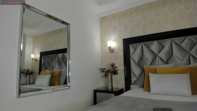 Snapshot of Layla_Mackenzie chatting on 10/10/25, 04:22 Layla Mackenzie online show from 10/10/25, 04:22