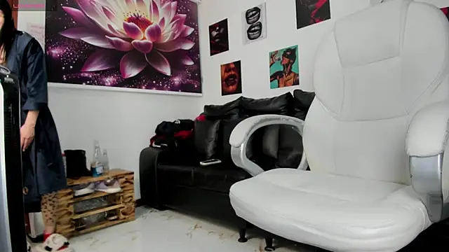 lycoris 19 online show from 10/21/25, 09:04