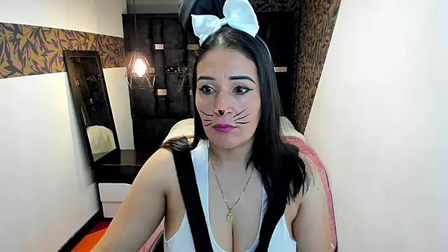 Snapshot of Barbara_fox__ chatting on 10/31/25, 03:40 Barbara fox online show from 10/31/25, 03:40