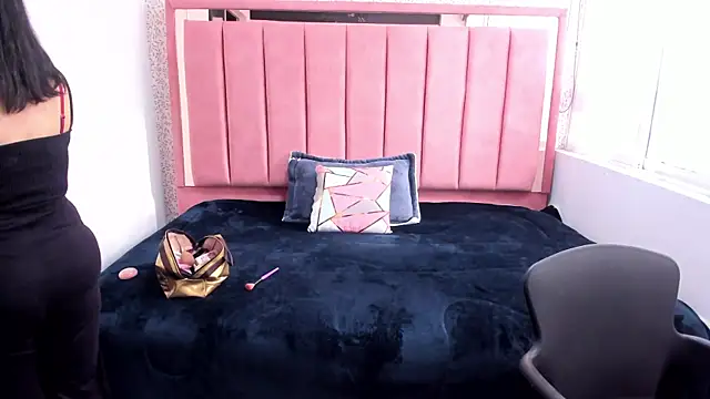 Snapshot of Barbara_fox__ chatting on 11/25/25, 11:54 Barbara fox online show from 11/25/25, 11:54