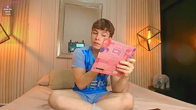 TaylerWhite online show from 10/12/25, 01:21