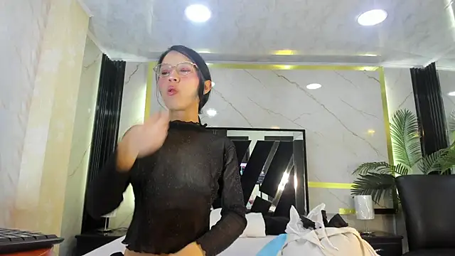 Sophie Calloway online show from 12/16/25, 03:06