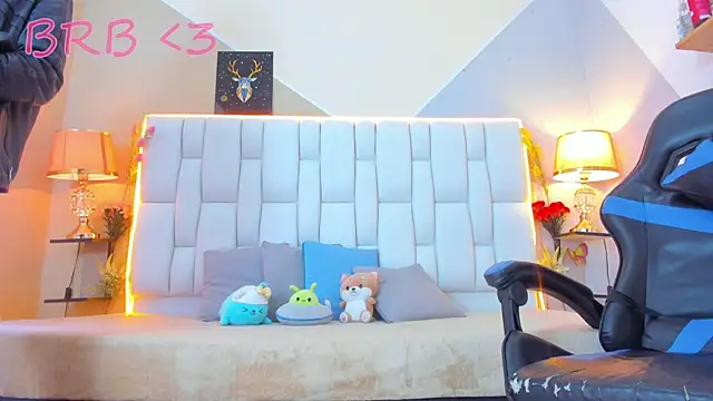 Snapshot of MilkWhore1 chatting on 09/22/25, 12:18 MilkWhore1 online show from 09/22/25, 12:18