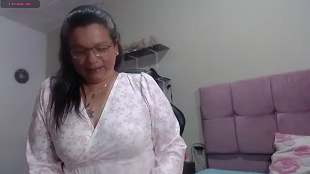 SolVegaNaciente online show from 11/05/25, 03:06