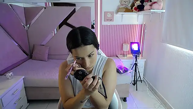 Mia garcia28 online show from 10/07/25, 08:06