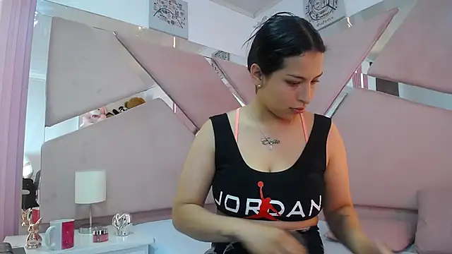 Mia garcia28 online show from 10/17/25, 08:11