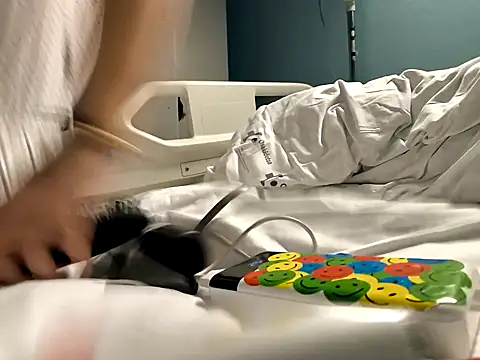 Snapshot of Junani2231 chatting on 11/23/25, 07:02 Junani2231 online show from 11/23/25, 07:02