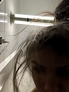 Snapshot of Junani2231 chatting on 11/25/25, 12:10 Junani2231 online show from 11/25/25, 12:10