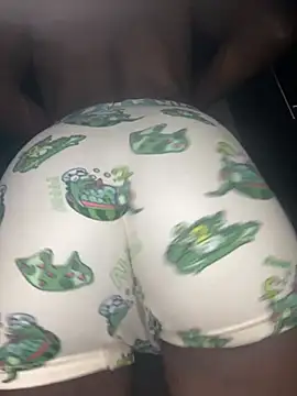 Snapshot of Eyebrows12 chatting on 04/02/26, 10:07 Eyebrows12 online show from 04/02/26, 10:07