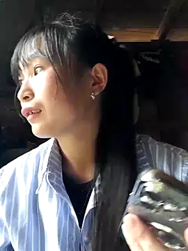 Snapshot of Sunyinn chatting on 10/06/25, 02:20 Sunyinn online show from 10/06/25, 02:20