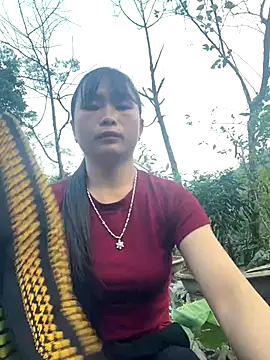 Snapshot of Sunyinn chatting on 10/17/25, 10:07 Sunyinn online show from 10/17/25, 10:07