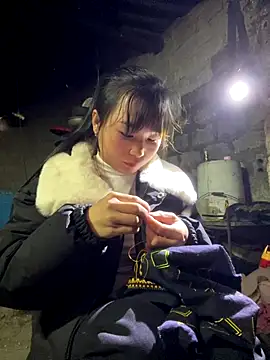 Snapshot of Sunyinn chatting on 12/16/25, 02:27 Sunyinn online show from 12/16/25, 02:27