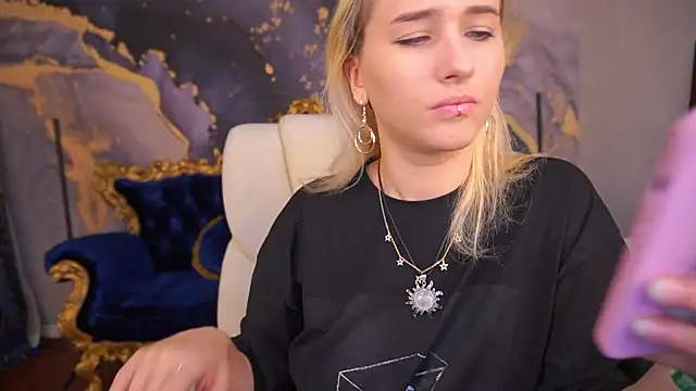 LilElfie online show from 09/09/25, 06:02