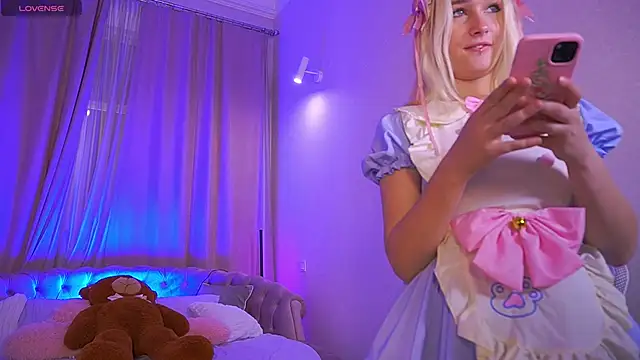 LilElfie online show from 09/26/25, 12:42