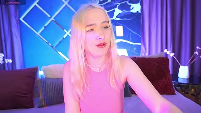 LilElfie online show from 02/11/26, 12:04