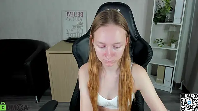 Mia E1fie online show from 12/03/25, 09:18