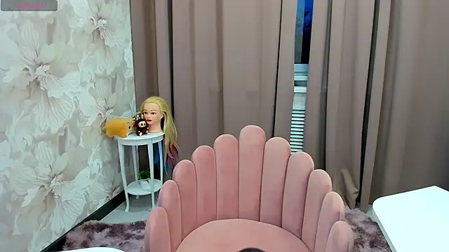 cute luucy online show from 10/21/25, 03:18