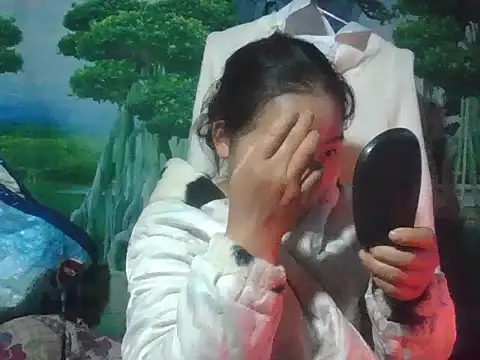 PhamPhung online show from 11/28/25, 12:13