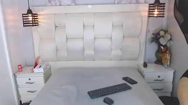 Snapshot of Atley_Dolly chatting on 11/18/25, 08:24 Atley Dolly online show from 11/18/25, 08:24